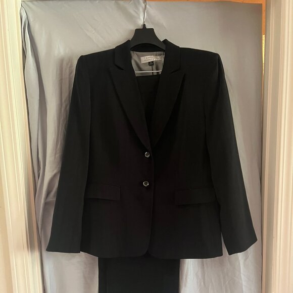Slightly Worn Black Tahari Pantsuit Sz 14 - Picture 1 of 3
